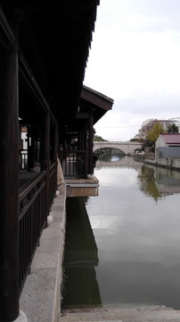 廊橋外