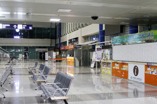 機(jī)場(chǎng)大廳