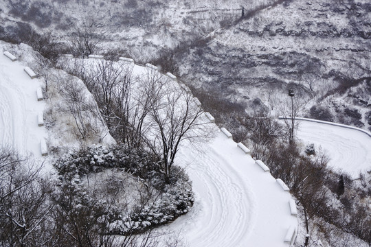 仰天山九龍盤雪景