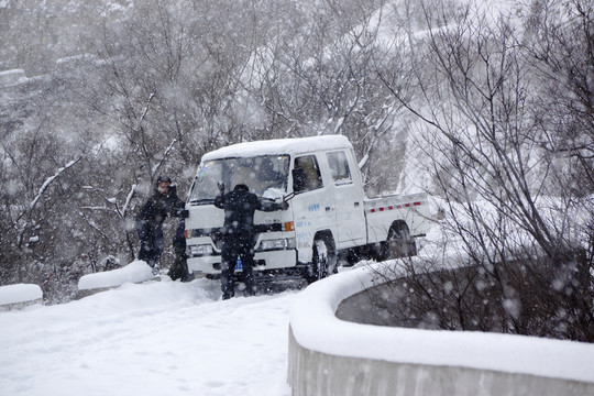 雪中行車
