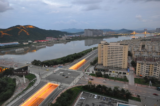 龍?zhí)洞髽? loading=