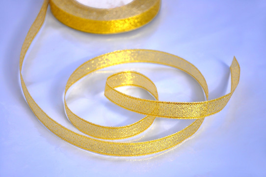 金色彩帶