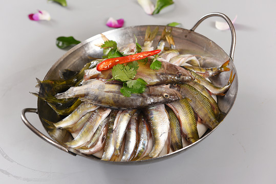 干鍋雜魚(yú)