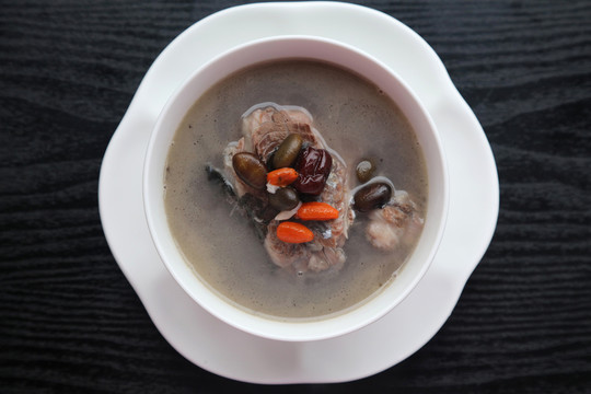鯽魚黑豆湯