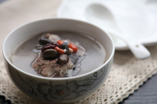 鯽魚黑豆湯