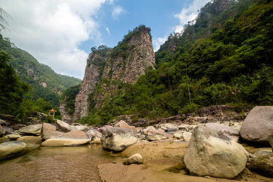 中國廣東封開千層峰