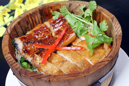 鰻魚拼鱈魚木桶飯