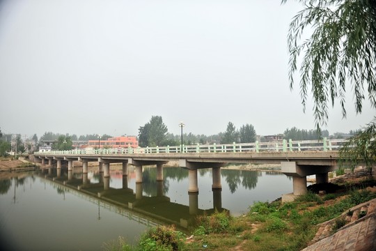 跨河大橋