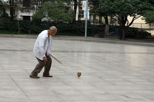 打陀螺