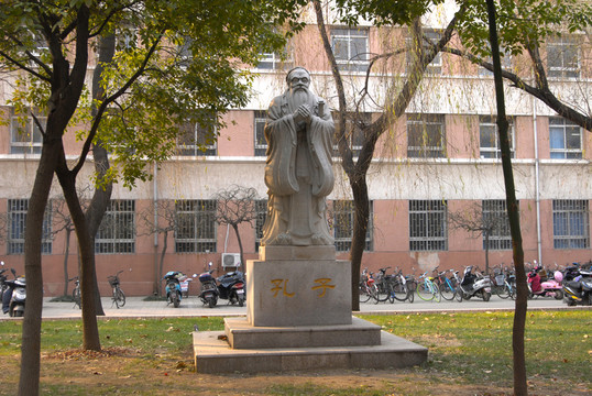 雕塑孔子 刻校園雕 河南農(nóng)大