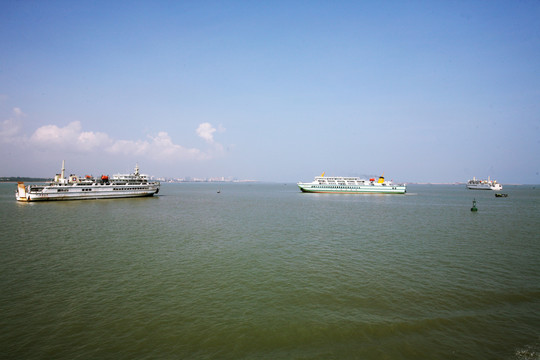 大海 浪花 輪船