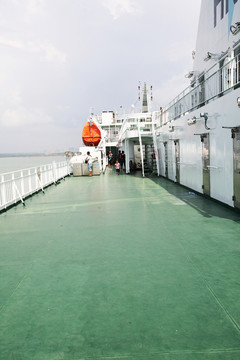 艦船 甲板