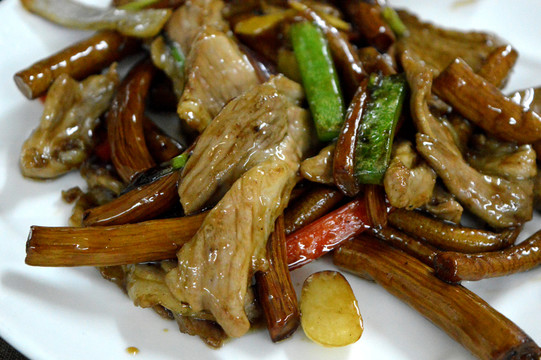茶樹(shù)菇炒牛柳