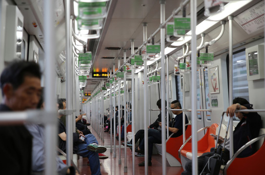 地鐵車廂內(nèi)景