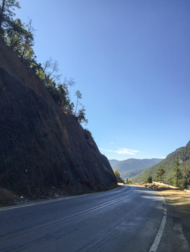 山路 道路