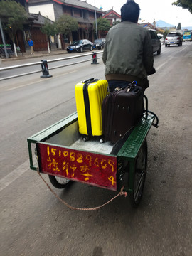 拉行李車夫