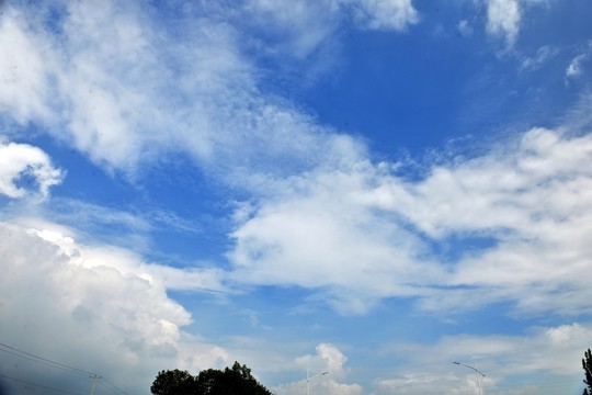 藍(lán)天白云