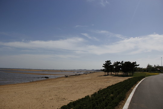 藍(lán)天下的大海