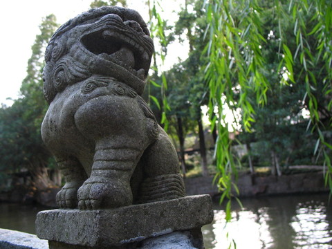 昂首獅子