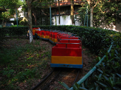小火車駛過(guò)