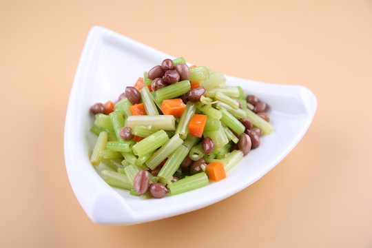 芹菜拌花生