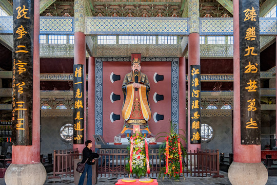 大禹塑像