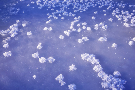 河面霜花