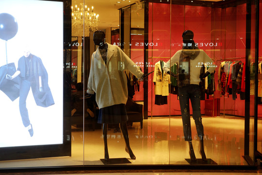 服裝專賣店櫥窗