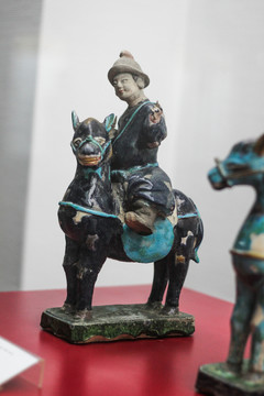 瓷騎馬俑