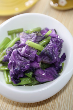 紫甘藍(lán)炒西芹