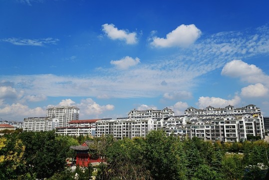 藍(lán)天白云