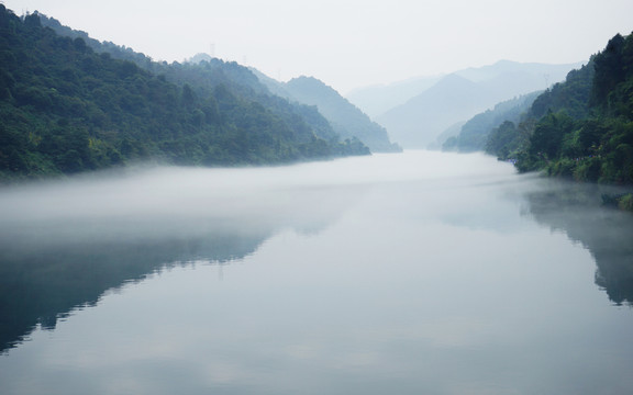 霧漫湖南郴州小東江