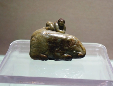 清代 玉人騎象