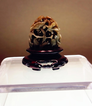 元代 荷花鷺鷥玉爐頂
