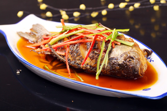 鹵鯽魚