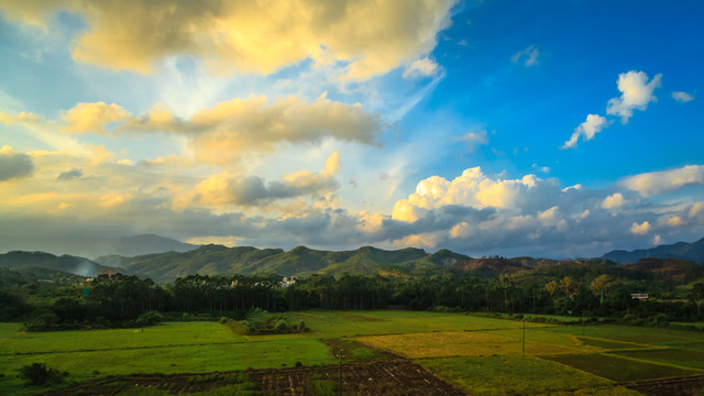 中國廣東鄉(xiāng)村美景高鐵沿途風(fēng)光
