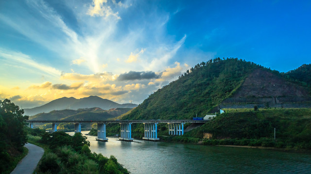 中國廣東鄉(xiāng)村美景高鐵沿途風(fēng)光