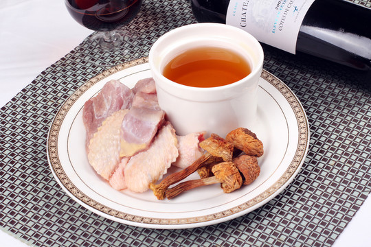 松茸菌燉土雞