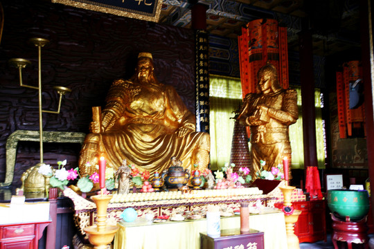 關(guān)公坐像
