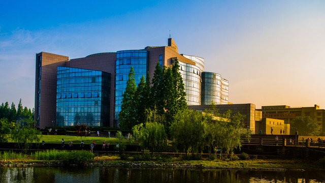 四川大學(xué)