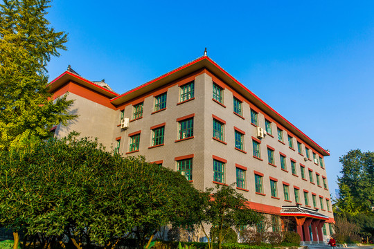 四川大學
