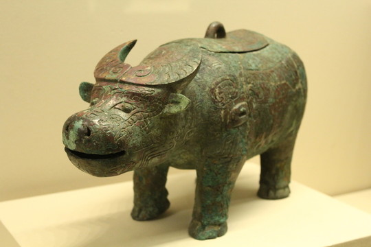 青銅牛尊