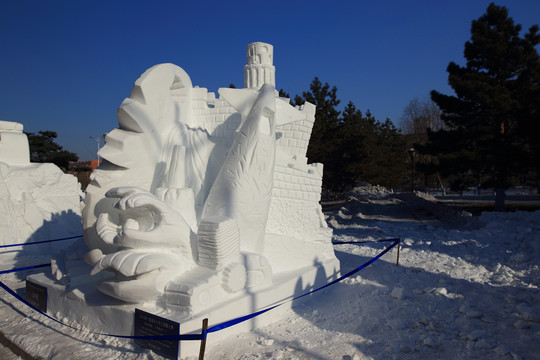2016國際大學(xué)生雪雕大賽