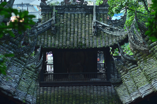 青瓦房頂
