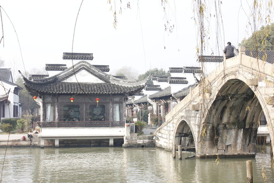南湖上的橋