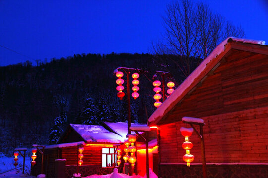 雪山夜色 雪鄉(xiāng)紅燈籠