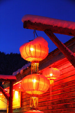 雪鄉(xiāng)夜色 紅燈籠