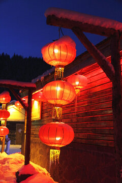 雪鄉(xiāng)夜色 紅燈籠