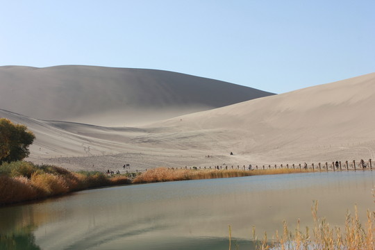 鳴沙山月牙泉