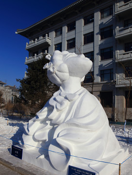 2016 國際大學(xué)生雪雕大賽